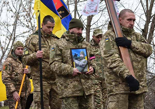 Пирятинщина попрощалася із захисником Володимиром Максименком Пирятинщина попрощалася із захисником Володимиром Максименком