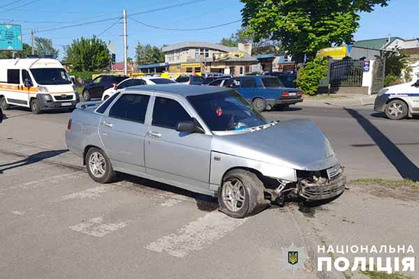 Поліція Полтави встановлює обставини ДТП, в якій травмовано троє осіб