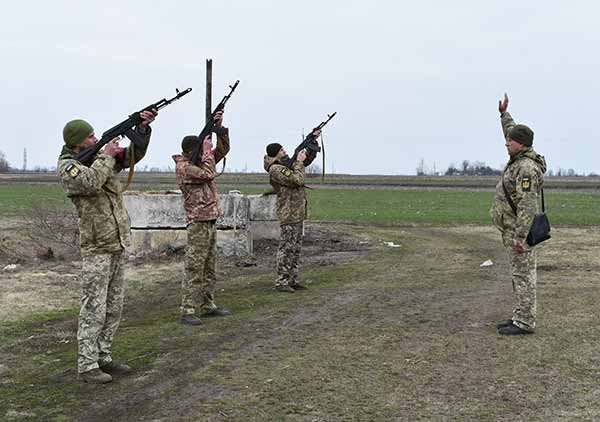 Пирятинщина попрощалася із захисником Володимиром Максименком Пирятинщина попрощалася із захисником Володимиром Максименком