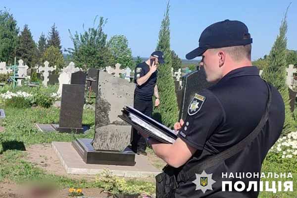 На Полтавщині 59-річний чоловік на кладовищі підірвався н...