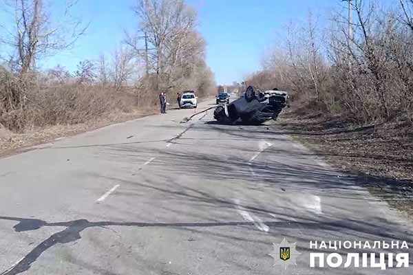 На Полтавщині авто перекинулося на дах