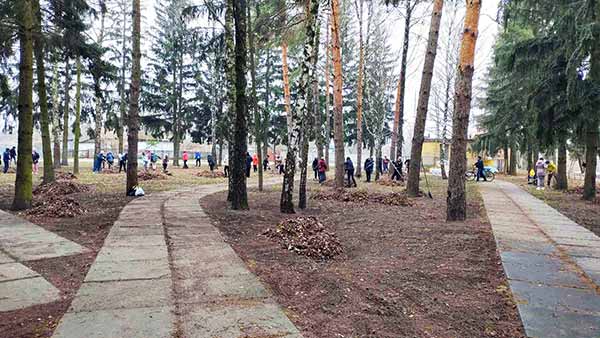 На Гребінківщині триває місячник озеленення та благоустрою