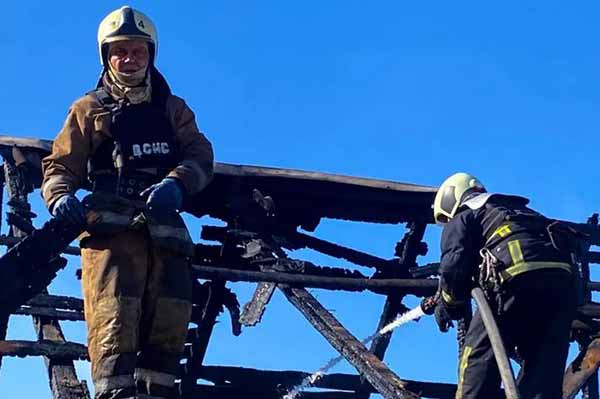 На Полтавщині горіли гаражі — врятовано два легкових автомобіля На Полтавщині горіли гаражі — врятовано два легкових автомобіля