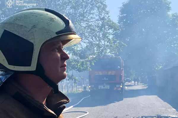 На Полтавщині горіли гаражі — врятовано два легкових автомобіля На Полтавщині горіли гаражі — врятовано два легкових автомобіля