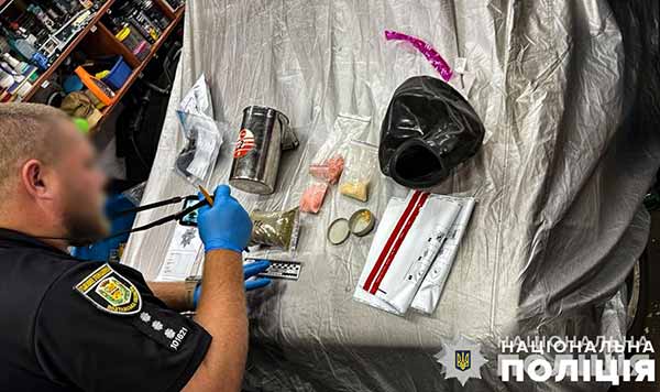 ліквідували міжрегіональний канал збуту наркотиків ліквідували міжрегіональний канал збуту наркотиків