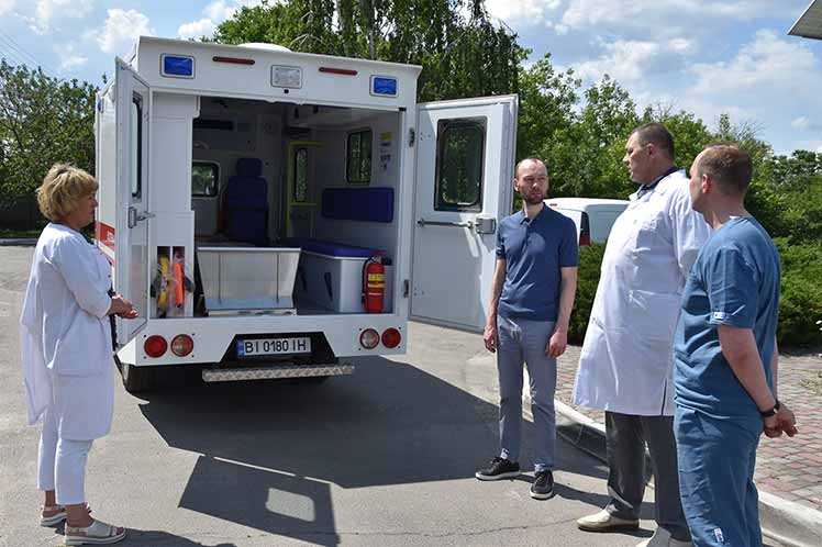 Пирятинська лікарня отримала автомобіль швидкої допомоги