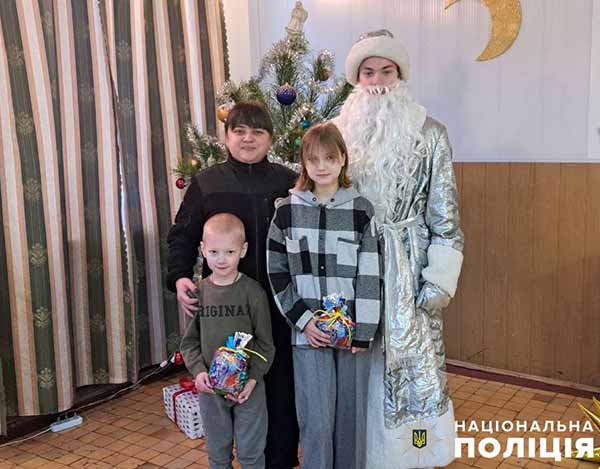 На Полтавщині поліцейські навчали дітей правил безпеки на канікулах На Полтавщині поліцейські навчали дітей правил безпеки на канікулах