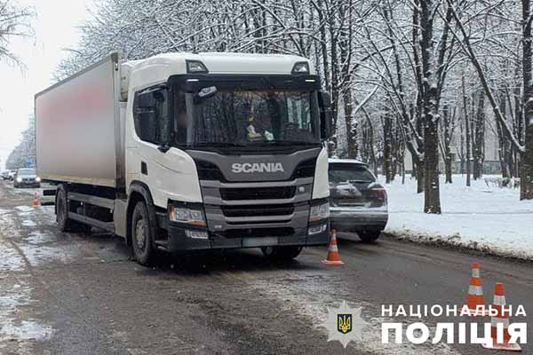 У Полтаві автомобіль SCANIA здійснив наїзд на військового