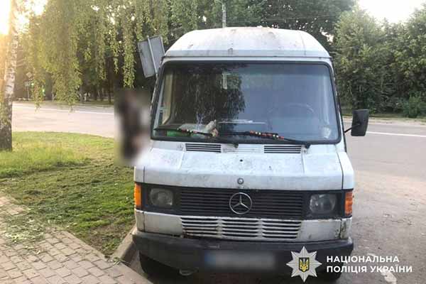 підпал мікроавтобуса Mercedes-Benz T1