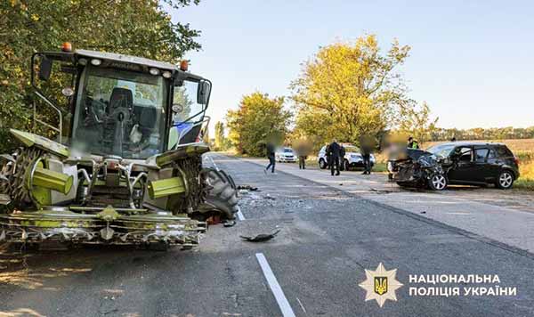 На Пирятинщині травмувався водій кросовера, який зіткнувся з комбайном