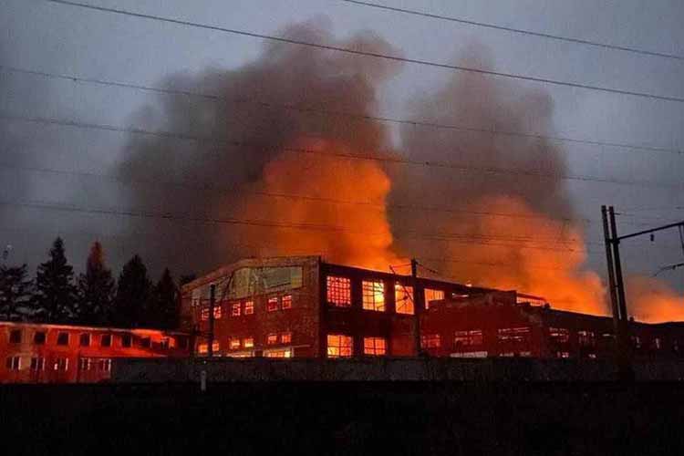 Ворог знищив локомотивне депо у Гребінці (ФОТО)