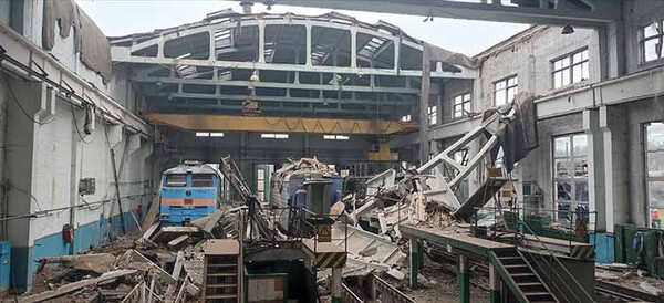 Ворог знищив локомотивне депо у Гребінці