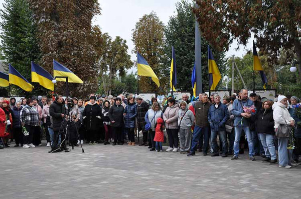 У Гребінці відкрили Меморіал «Пам’яті та Нескорених»
