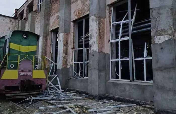 Ворог знищив локомотивне депо у Гребінці