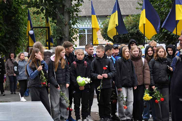 У Гребінці відкрили Меморіал «Пам’яті та Нескорених»