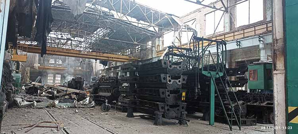 Ворог знищив локомотивне депо у Гребінці