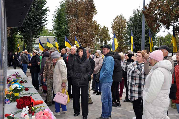 У Гребінці відкрили Меморіал «Пам’яті та Нескорених»