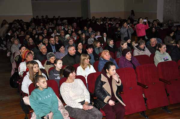 У Гребінці вшанували мужність воїнів та незламність волонтерів