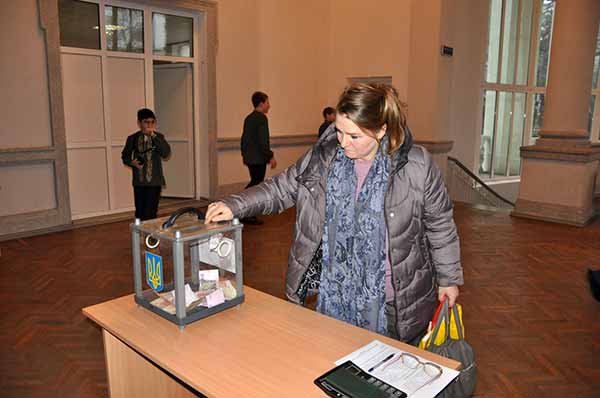 У Гребінці вшанували мужність воїнів та незламність волонтерів