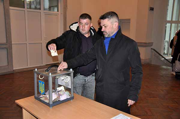 У Гребінці вшанували мужність воїнів та незламність волонтерів