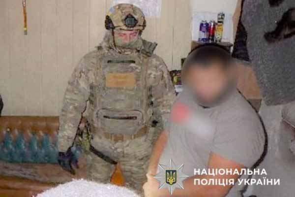 На Полтавщині 35-річний чоловік пограбував неповнолітню д...
