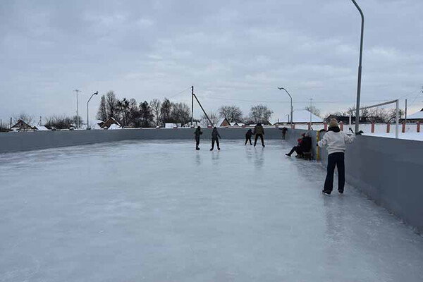 У Пирятині запрацювала ковзанка