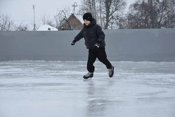 У Пирятині запрацювала ковзанка