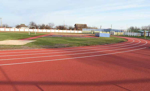 Пирятин, на стадіоні завершено реконструкцію бігових доріжок