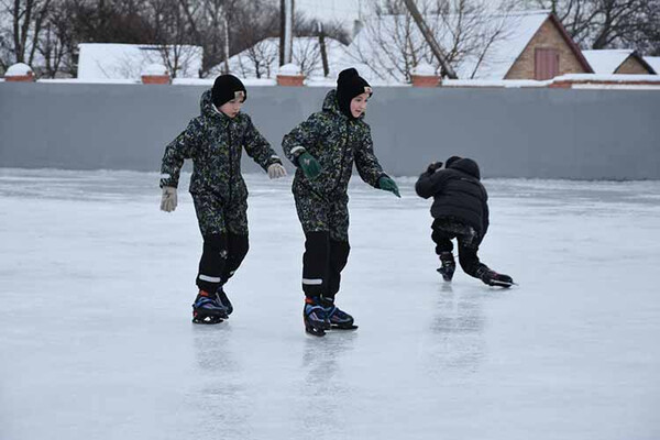 У Пирятині запрацювала ковзанка