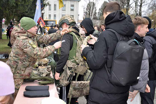 У Гребінці відбувся благодійний ярмарок на підтримку ЗСУ