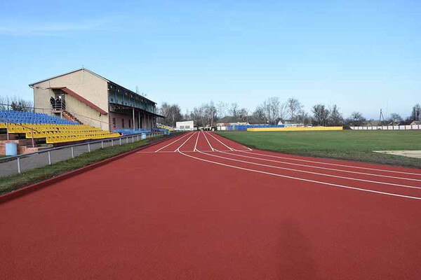 Пирятин, на стадіоні завершено реконструкцію бігових доріжок