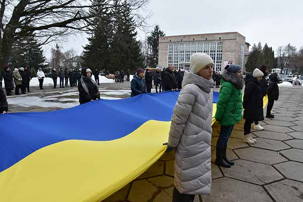 Упізнаного за ДНК воїна з Пирятина провели в останню путь