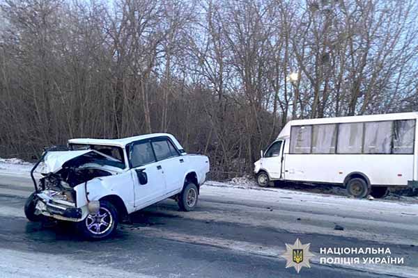 На Полтавщині зіткнулися легковик та автобус