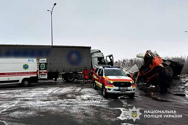 На Полтавщині зіткнулися дві вантажівки