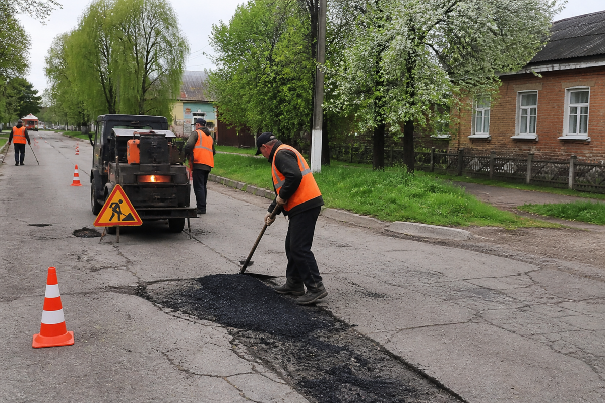 На Полтавщині продовжують відновлювати дороги: ремонт три...