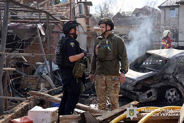 Поліція та СБУ документують наслідки ворожого обстрілу Полтави