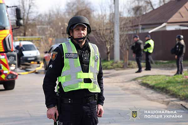 Поліція та СБУ документують наслідки ворожого обстрілу Полтави