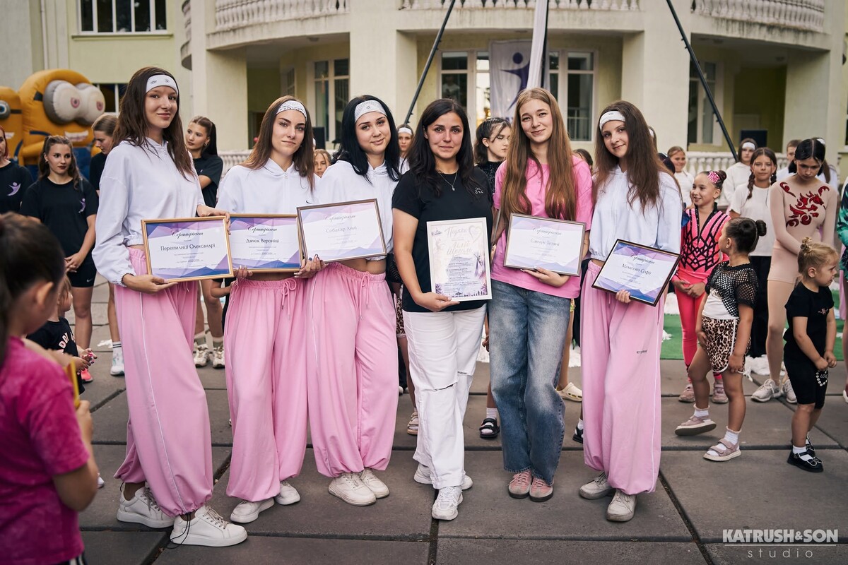 «Живи на максимум! Максимум добра!»: у Гребінці творчість об’єдналася з благодійністю