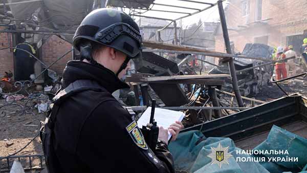 Поліція та СБУ документують наслідки ворожого обстрілу Полтави