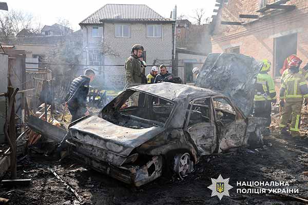Поліція та СБУ документують наслідки ворожого обстрілу Полтави