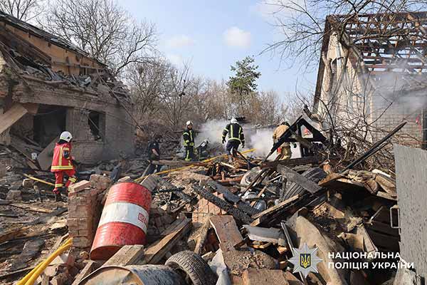 Поліція та СБУ документують наслідки ворожого обстрілу Полтави