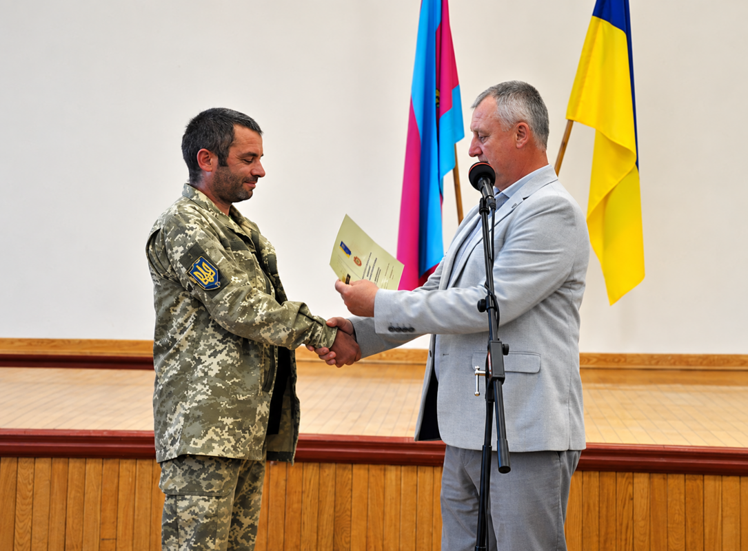 У Гребінці ветерану Юрію Хатьонці вручили відзна...