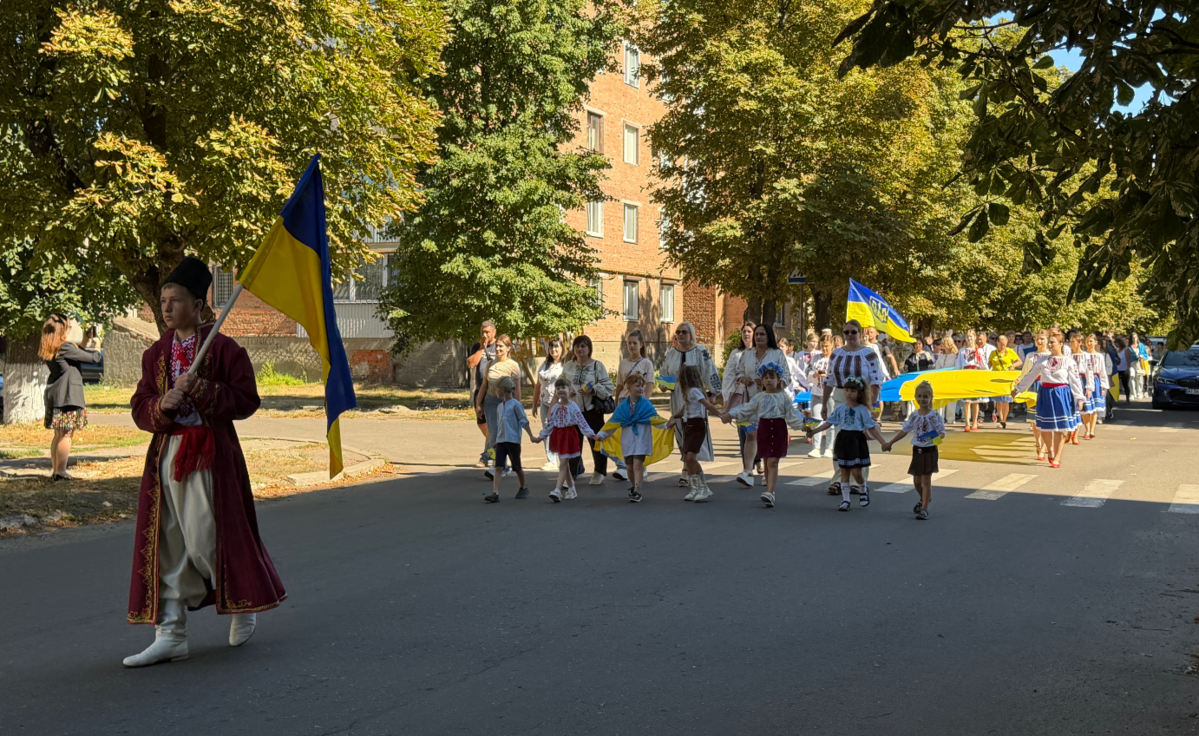 У Гребінці пройшла хода з Державним Прапором Укр...