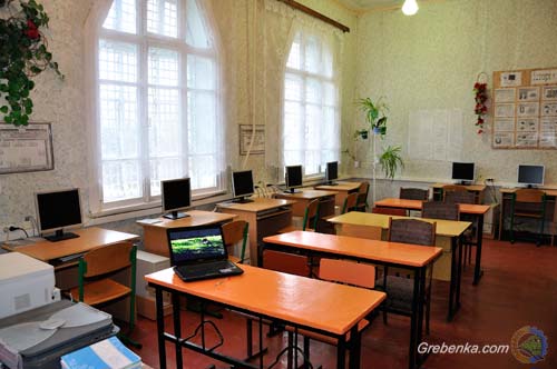  Середня кількість учнів на 1 компьютер по Гребінківському району становить 9 осіб 