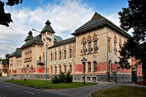  Полтавський <b>краєзнавчий</b> <b>музей</b> претендує на звання найкращої пам’ятки України 