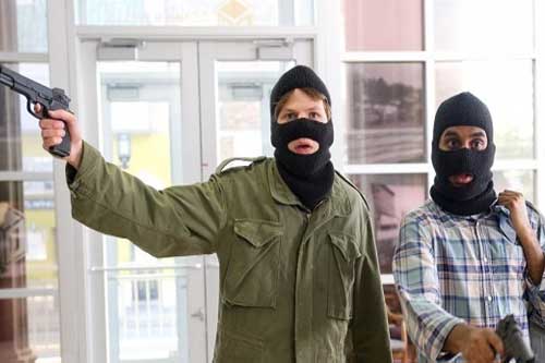  На Полтавщині правоохоронці заманили у пастку зухвалу <b>банду</b> озброєних грабіжників 