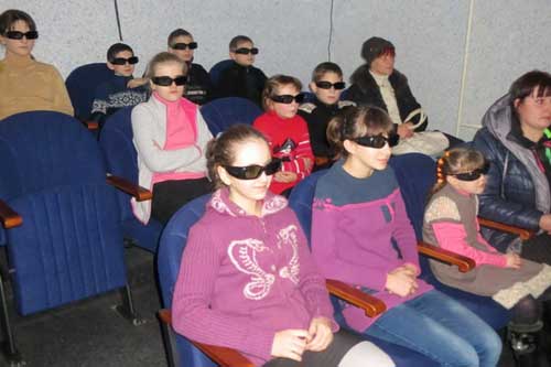  У Гребінці на міжнародний день інвалідів показували 3D кіно 
