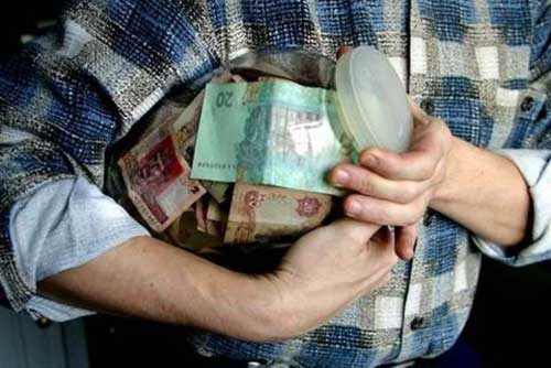 На Полтавщині домушники винесли з квартири чотири 3-літрові банки з валютою