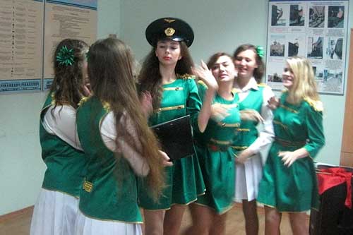 Учні привітали колектив станції Гребінка із професійним святом