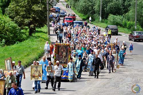 Сьогодні Всеукраїнська Хресна хода миру пройшла через м. Гребінку та Пирятин (ФОТО)
